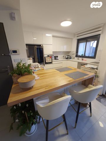 גג/ פנטהאוז, אבנר חי שאקי, גילה, ירושלים