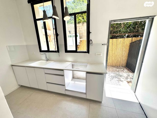 דירת גן, חסידי האומות 6, מכללת תל אביב יפו, דקר, תל אביב יפו