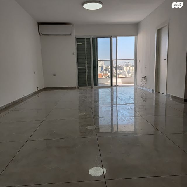 דירה, רמב"ם, ראשון לציון