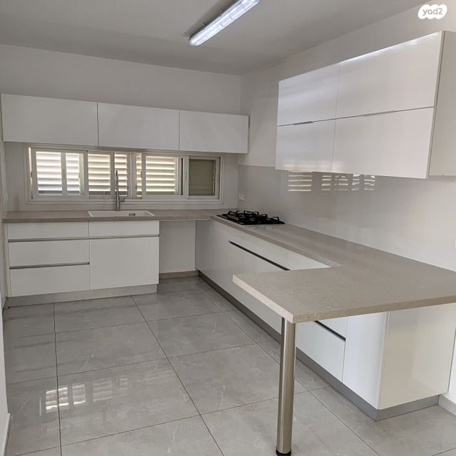 דירה, רמב"ם, ראשון לציון