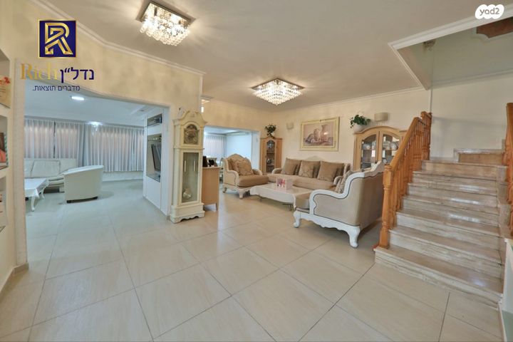 דירת גן, קרית אתא