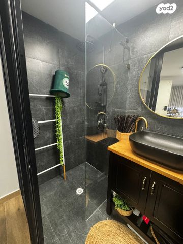 דירת גן, רחמים פיטוסי, נווה יוני נתניהו, עכו