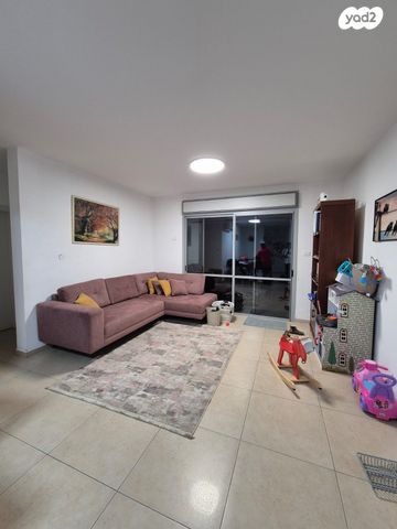 דירת גן, אלה, נתיבות