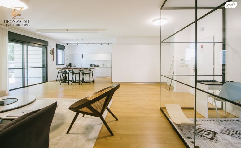 דירת גן, נלי זקס, פסגות אפק, ראש העין