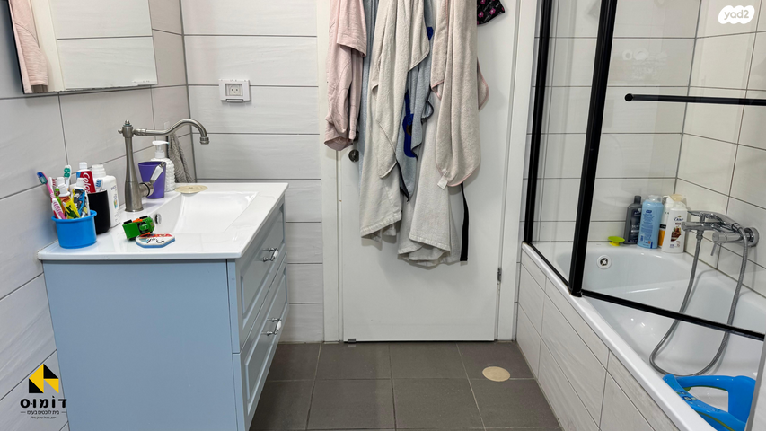 דירה, יעקב תמרי, חצרות המושבה, רחובות