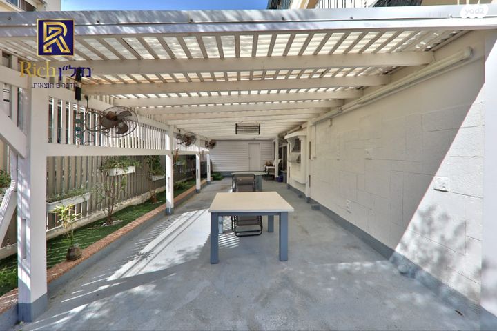 דירת גן, קרית אתא