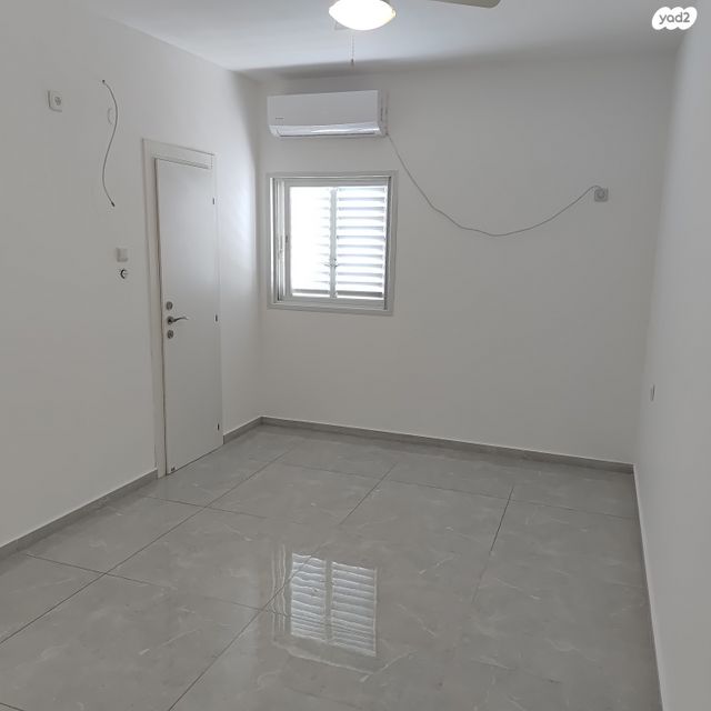 דירה, רמב"ם, ראשון לציון