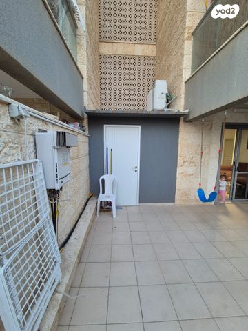 דירת גן, אלה, נתיבות