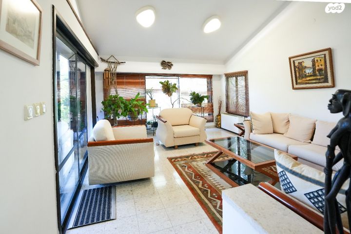 בית פרטי/ קוטג', גילון