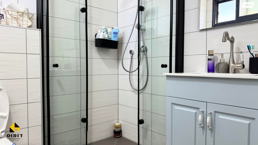 דירה, יעקב תמרי, חצרות המושבה, רחובות