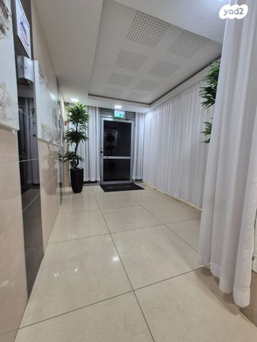 דירת גן, אלה, נתיבות