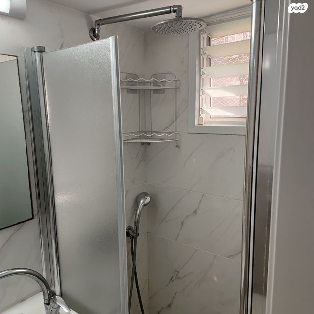 דירה, רמב"ם, ראשון לציון