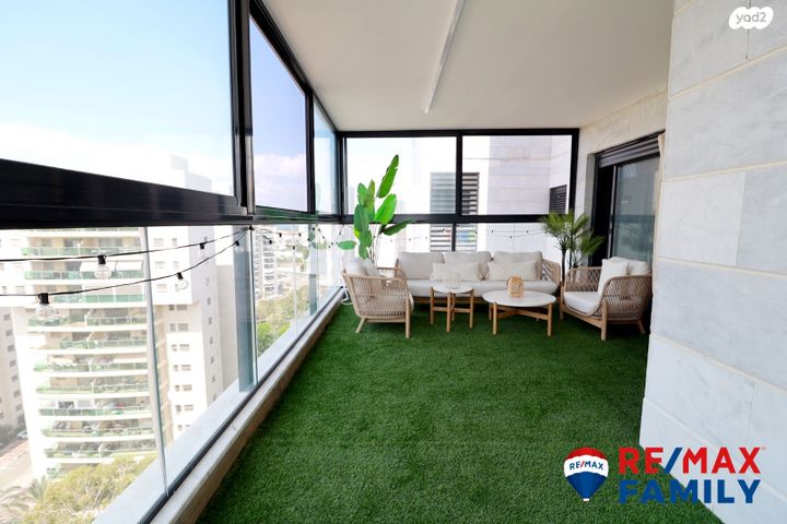 דירה, מנחם בגין, נווה גנים, קרית מוצקין