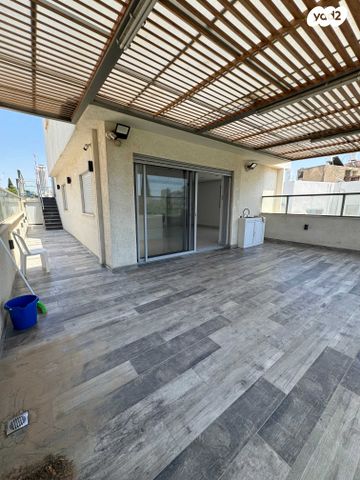 גג/ פנטהאוז, לב העיר, בת ים