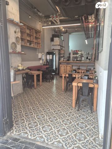 חנויות/ שטח מסחרי