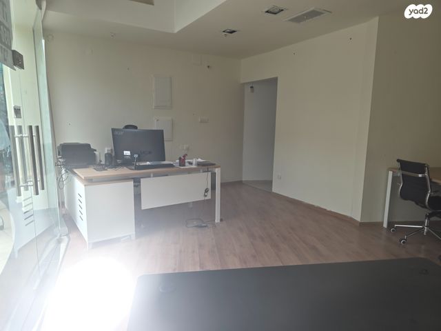 חנויות/ שטח מסחרי, חטיבת גולני 9, המגינים, מודיעין מכבים רעות