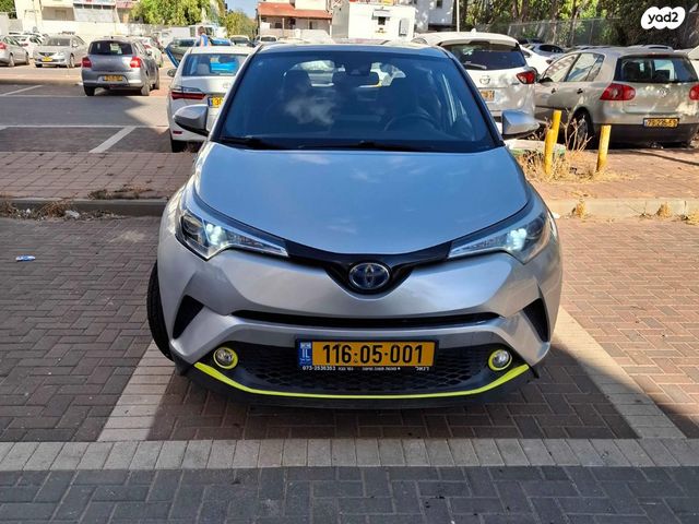 מודעת רכב טויוטה C-HR