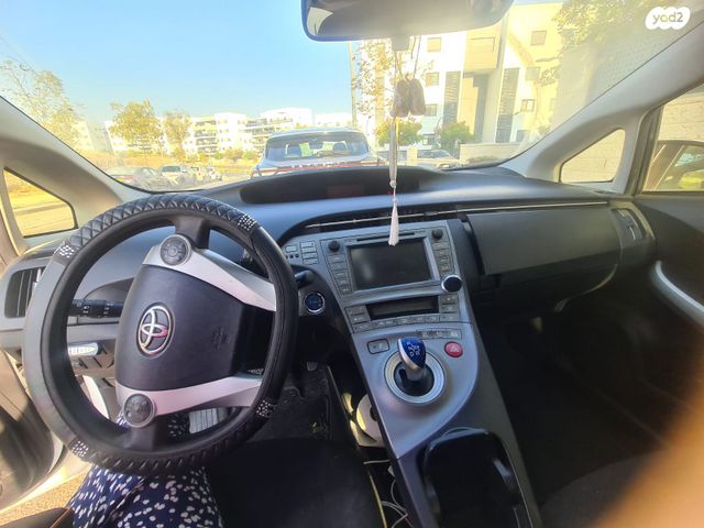 מודעת רכב טויוטה פריוס