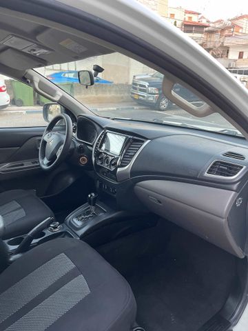 מיצובישי טרייטון / L200