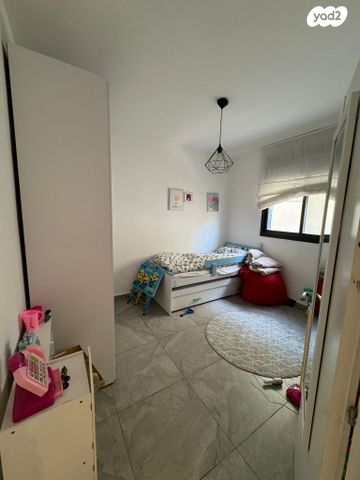 דירה, זאב ז'בוטינסקי 23, אגרובנק, חולון