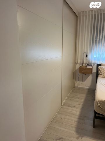 דירה, הר הצופים 25, רחובות ההולנדית, רחובות