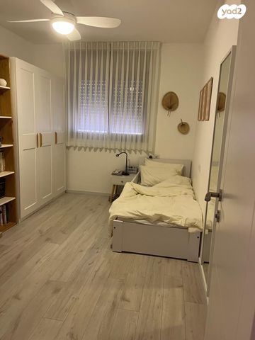 דירה, הר הצופים 25, רחובות ההולנדית, רחובות