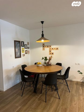 דירה, הר הצופים 25, רחובות ההולנדית, רחובות