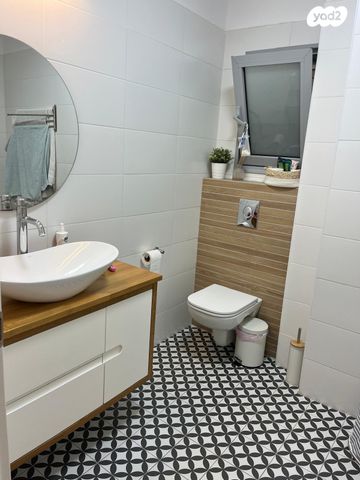 דירה, הר הצופים 25, רחובות ההולנדית, רחובות