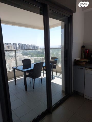 דירה, יהודה הלוי 18, שיכון רסקו, קרית אונו