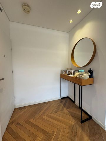 דירה, ז'בוטינסקי 31, ארלוזורוב, גבעתיים