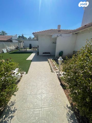 דו משפחתי, עין שריד