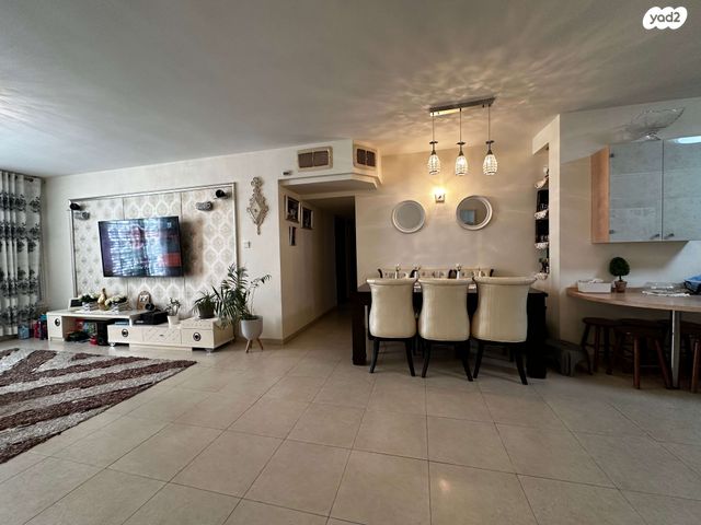 דירה, קיבוץ גלויות, חולון