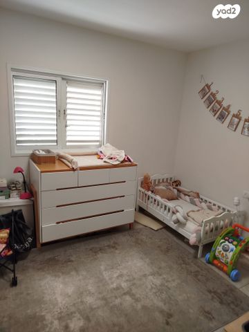 דירה, שדרות הרדוף, 2004, רעננה