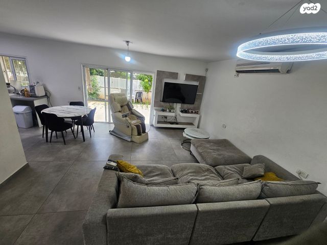 דו משפחתי, בית דגן