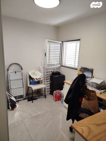 דירה, שדרות הרדוף, 2004, רעננה