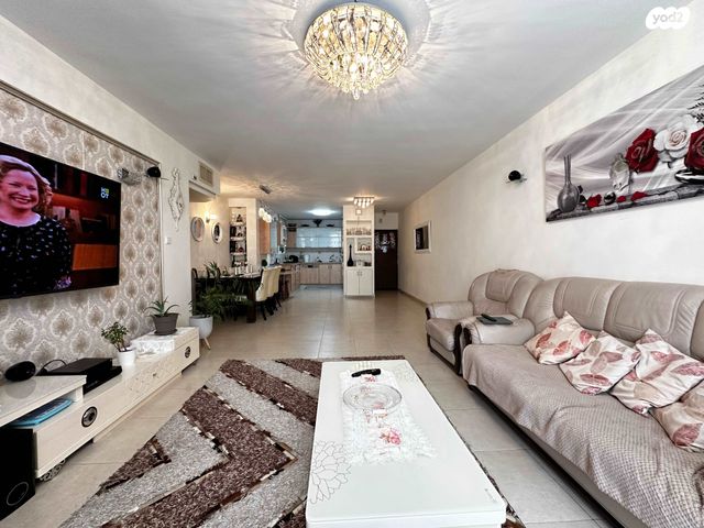 דירה, קיבוץ גלויות, חולון