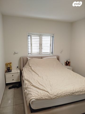 דירה, שדרות הרדוף, 2004, רעננה