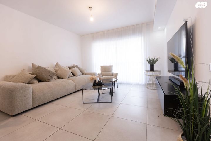 דירה, הגל, החותרים, טירת כרמל