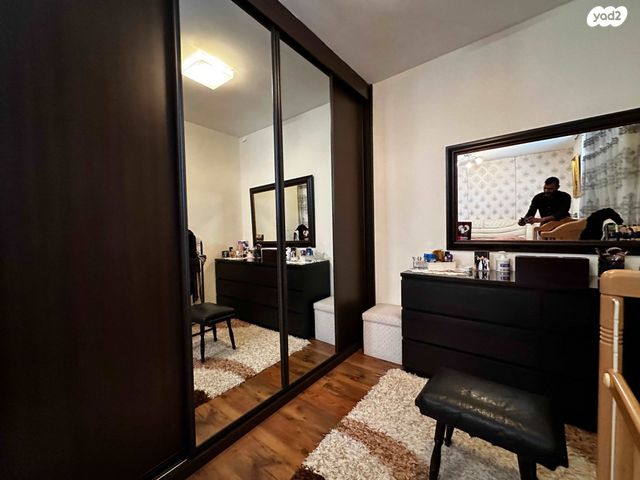 דירה, קיבוץ גלויות, חולון