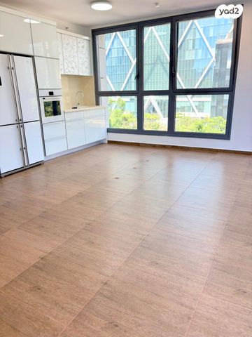 דירה, אלוף קלמן מגן, גני שרונה, קרית הממשלה, תל אביב יפו