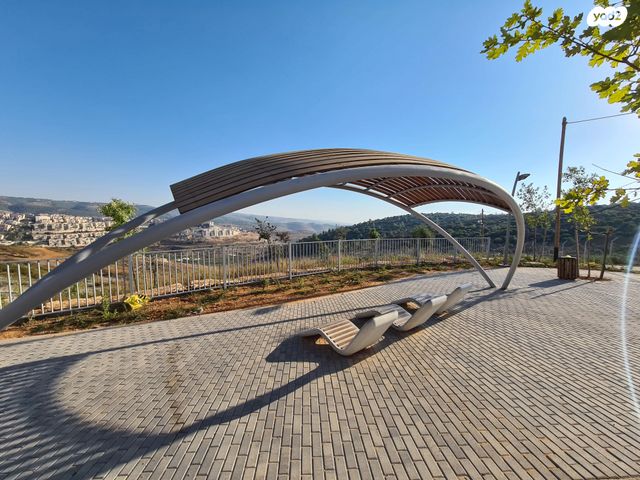 דירת גן, צור הדסה