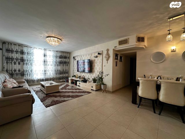 דירה, קיבוץ גלויות, חולון