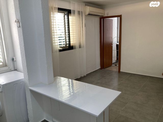 דירה, גיורא יוספטל, נתניה