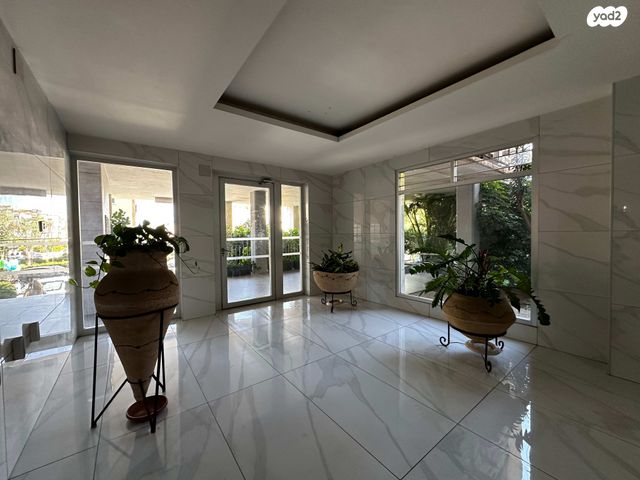 דירה, קיבוץ גלויות, חולון