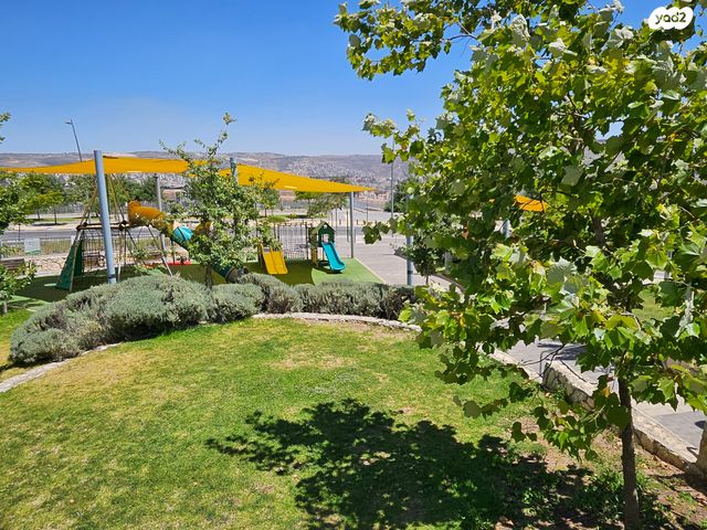 דירת גן, צור הדסה