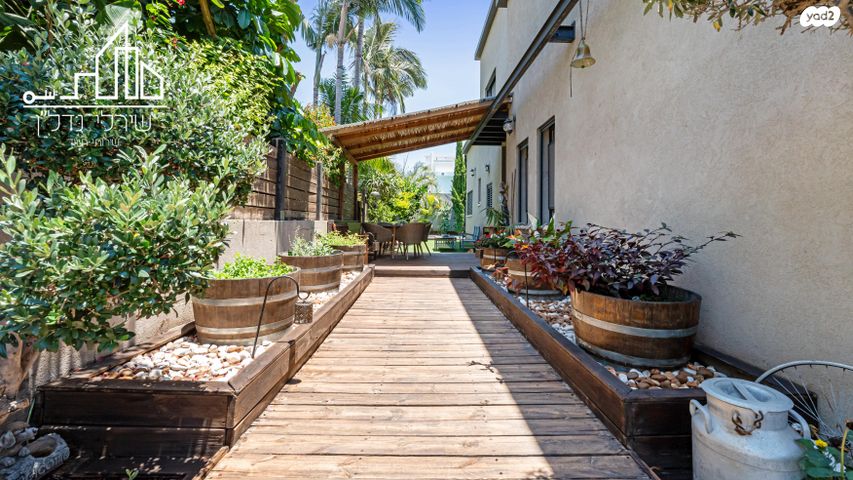 בית פרטי/ קוטג', נאות הפרחים, גן יבנה