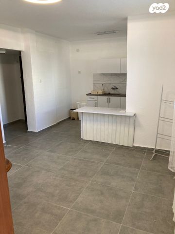 דירה, גיורא יוספטל, נתניה