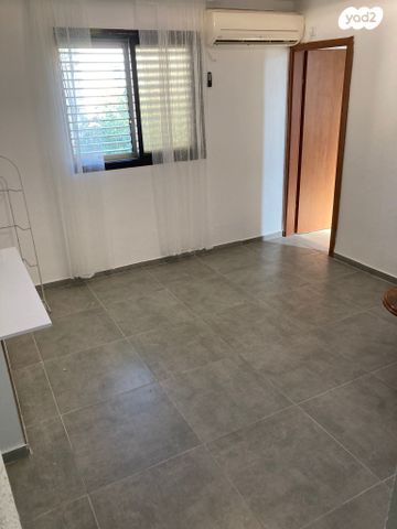 דירה, גיורא יוספטל, נתניה