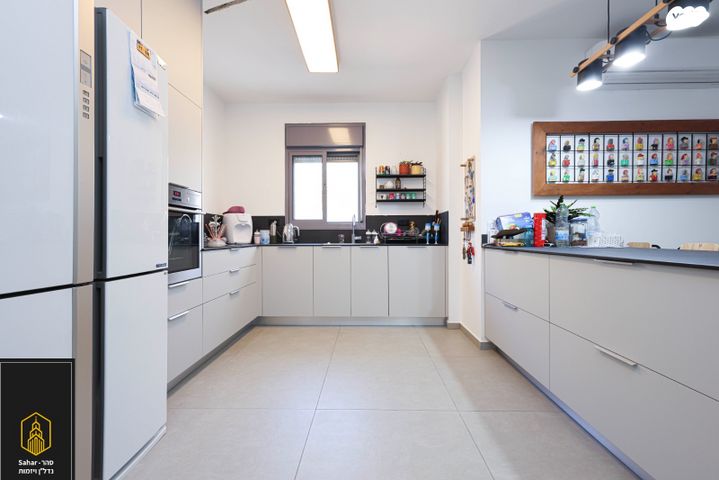 דירה, אלפי מנשה