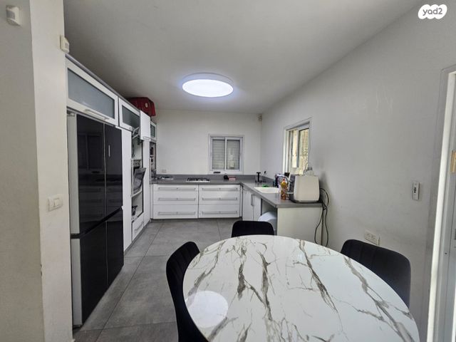 דו משפחתי, בית דגן